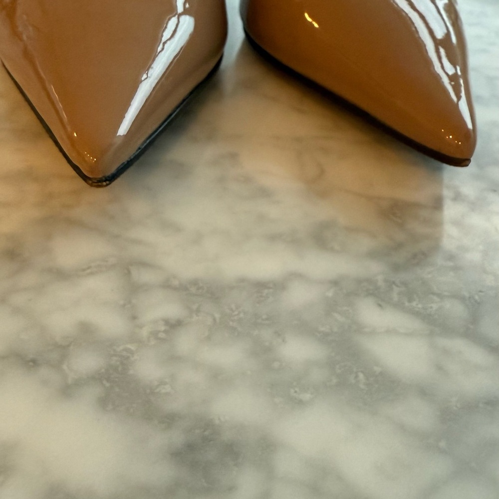 ✨ Authentic Jimmy Choo Light Brown Patent Leather Classic Pumps – Size 38.5 ✨ - Picture 2 of 5